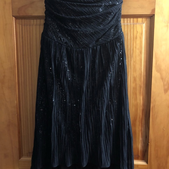 Dresses and shirts - Picture 2 of 8